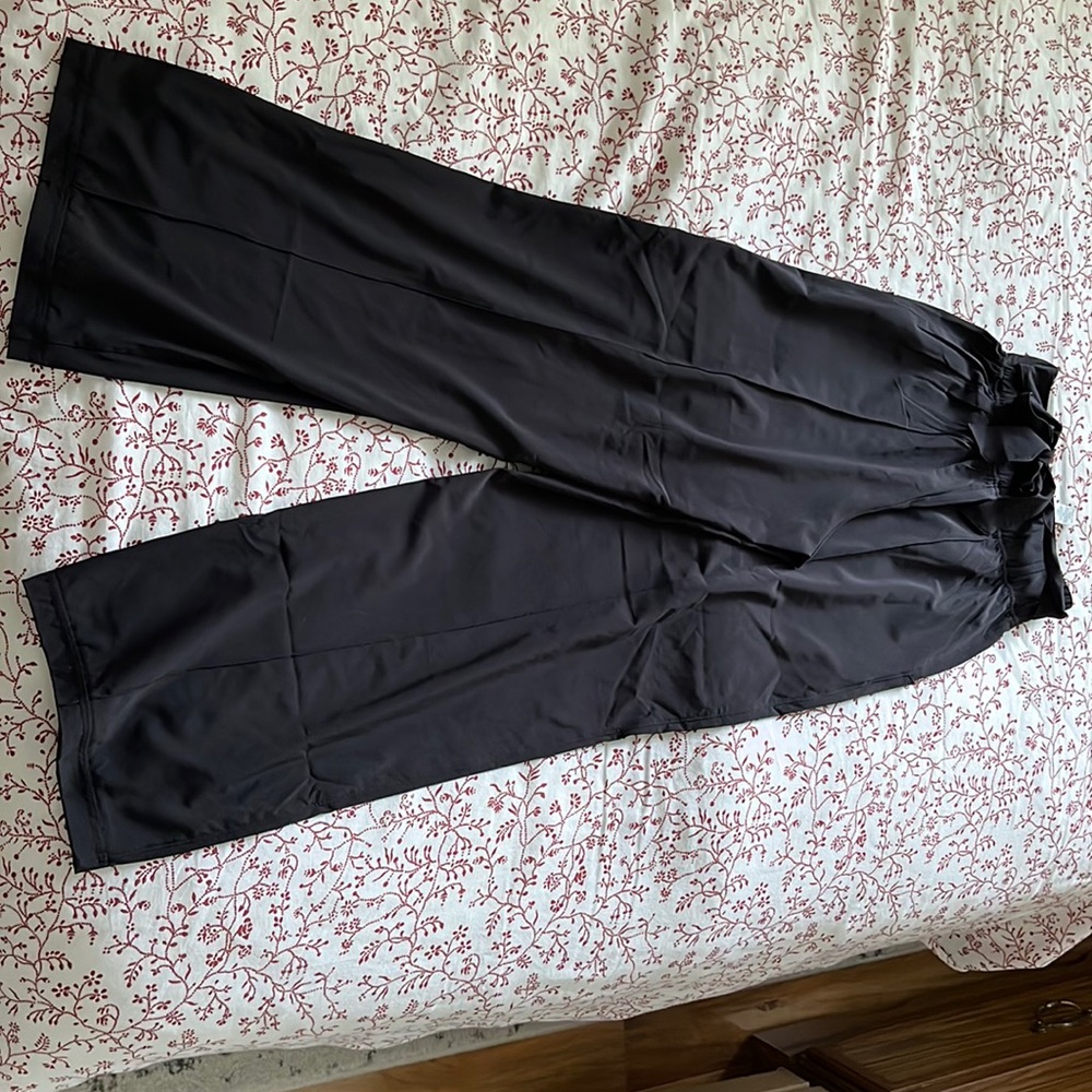 Noir pants, Wide leg high wasted Lululemon pants